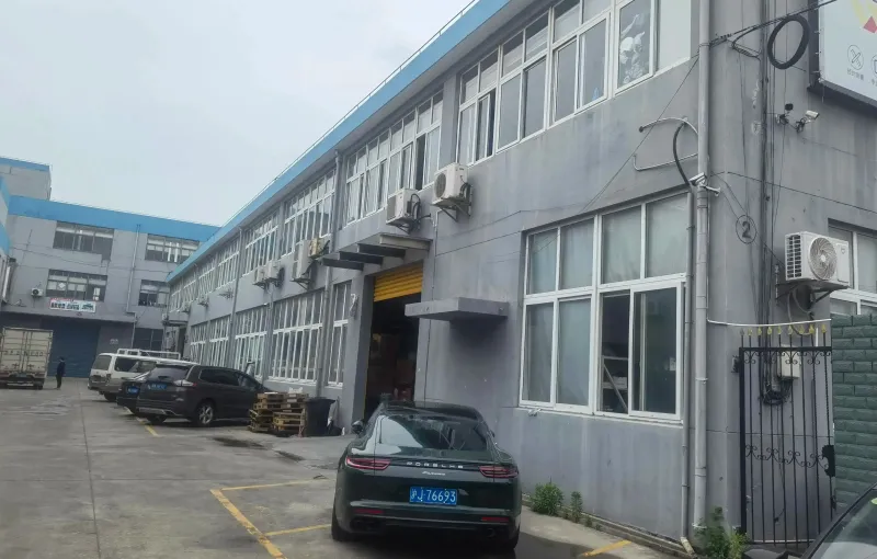 厂房大门