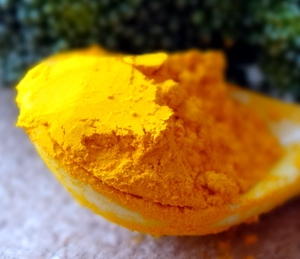 Feed grade curcumin